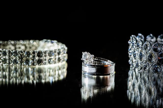 anillos oro blanco y diamantes novia