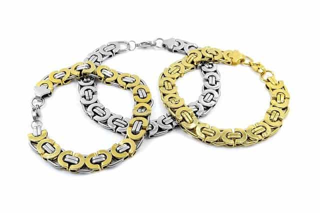 Pulseras de oro amarillo y blanco